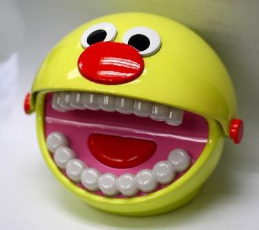 Новая игрушка научит ребенка чистить зубы