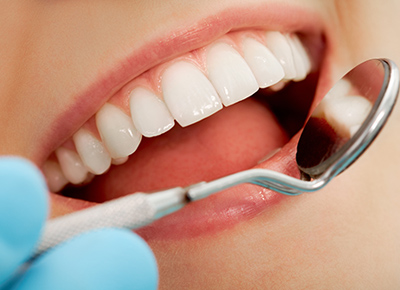Лечение кариеса и реставрация зубов