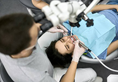 Преимущества лечения зубов под микроскопом