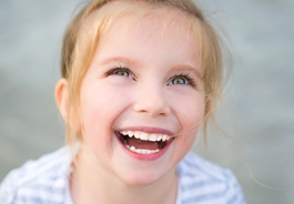 Как убрать щель между зубами у ребенка?
