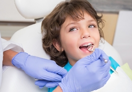Лечение зубов детям под наркозом. Что важно знать?