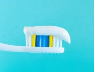 Стоматологи рассказали, какие зубные пасты нужны всем